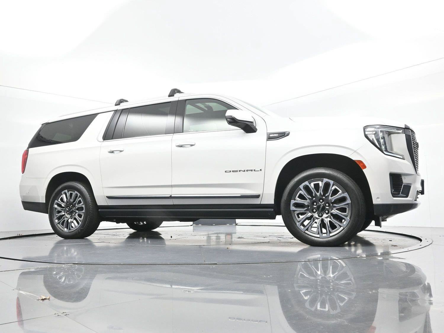 Used 2023 GMC Yukon XL Denali Ultimate AWD/4WD image 48