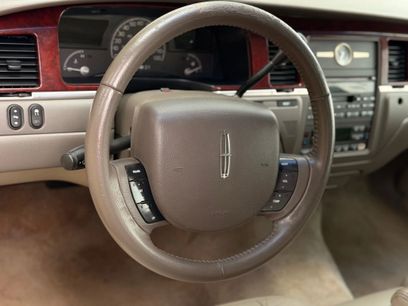 Used 2005 Lincoln Town Car Signature