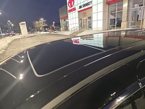 Used 2023 Chrysler Pacifica Limited image 7