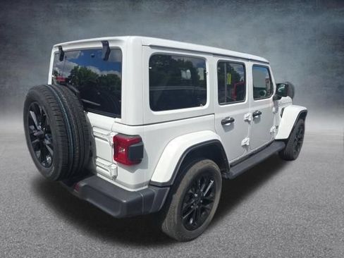 Used 2025 Jeep Wrangler Unlimited Sahara AWD/4WD image 8