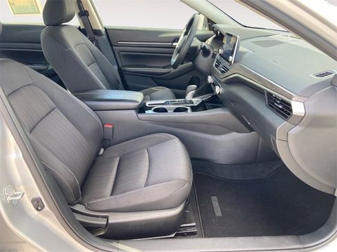 Used 2024 Nissan Altima 2.5 SV image 15