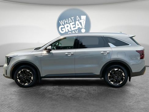 Certified 2026 Kia Sorento S w/ S Panoramic Sunroof Package AWD/4WD image 7