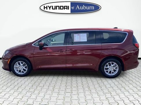 Used 2023 Chrysler Voyager LX FWD image 8