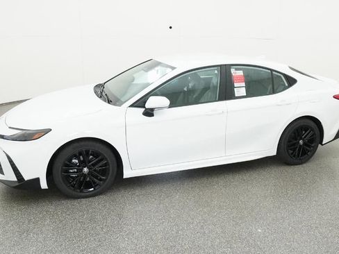 New 2026 Toyota Camry SE image 2