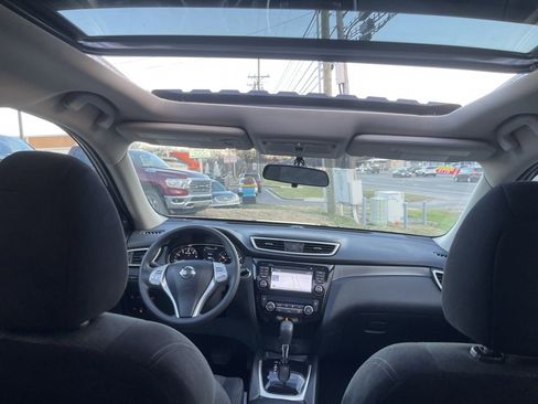 Used 2015 Nissan Rogue SV w/ SV Premium Package image 12