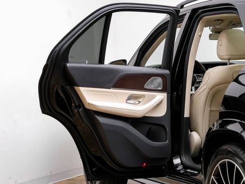 Used 2020 Mercedes-Benz GLE 350 w/ AMG Line Exterior image 40