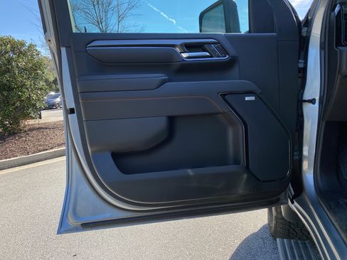 Used 2025 GMC Sierra 2500 AT4 w/ AT4 Premium Plus Package image 13