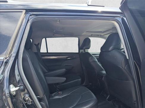 Used 2023 Toyota Highlander Limited image 14