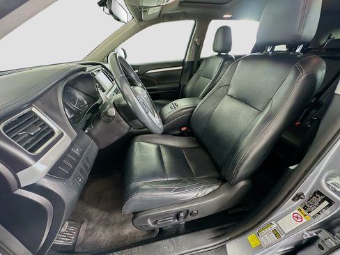 Used 2014 Toyota Highlander XLE AWD/4WD image 13