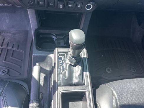 Used 2022 Toyota Tacoma TRD Off-Road w/ TRD Premium Off Road Package AWD/4WD image 24