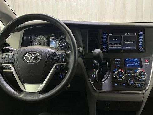 Used 2019 Toyota Sienna L FWD image 20