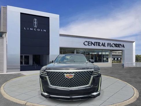 Used 2022 Cadillac Escalade Luxury AWD/4WD image 9