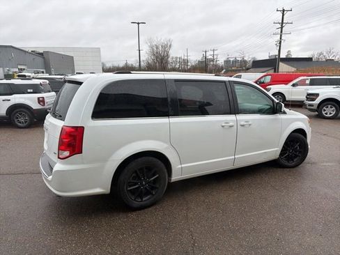 Used 2019 Dodge Grand Caravan SXT image 4