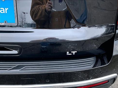 Used 2023 Chevrolet Suburban LT image 30