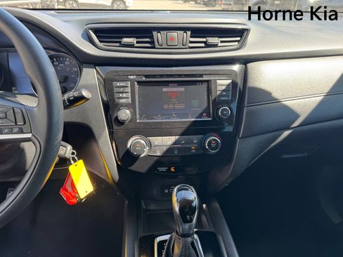 Used 2018 Nissan Rogue S image 17