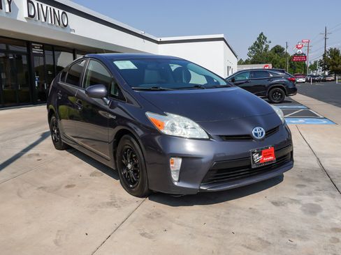 Used 2013 Toyota Prius Four w/ Deluxe Solar Roof Pkg FWD image 2