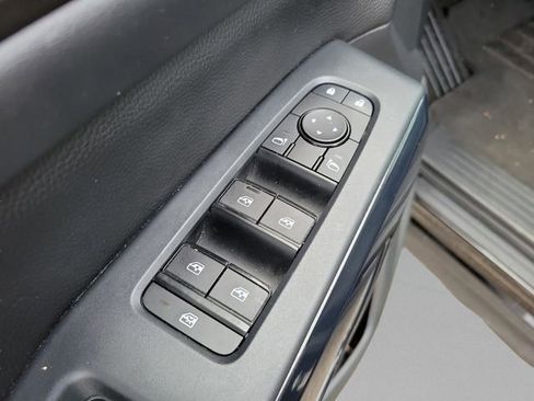 Used 2025 Nissan Pathfinder SV FWD image 13