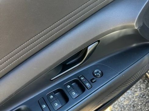 Certified 2025 Hyundai Elantra Sport FWD image 11
