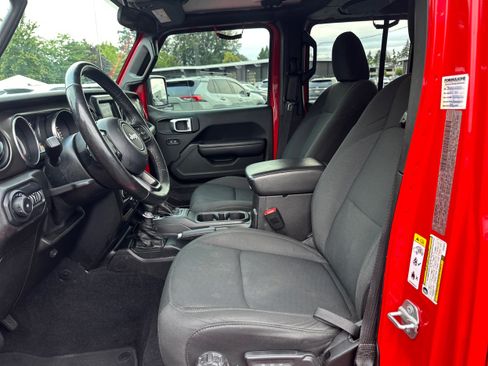 Used 2018 Jeep Wrangler Unlimited Sport S AWD/4WD image 9