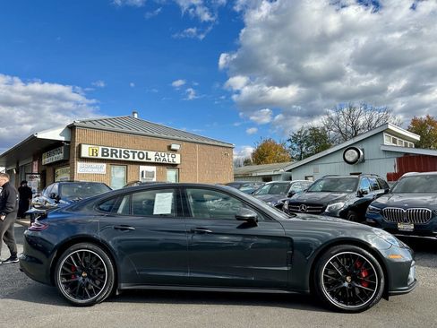 Used 2017 Porsche Panamera Turbo image 4