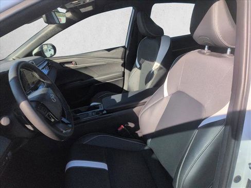 Used 2025 Toyota Camry SE w/ Convenience Package image 16