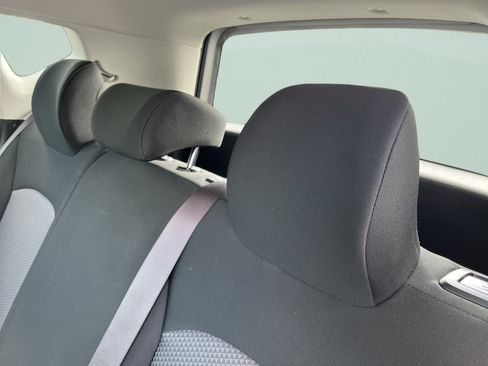 Used 2025 Kia Soul LX w/ LX Technology Package FWD image 23