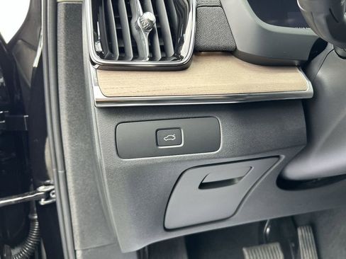 New 2026 Volvo XC90 B6 Plus w/ Protection Package Premier image 17