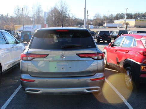 Used 2022 Mitsubishi Outlander SE image 5