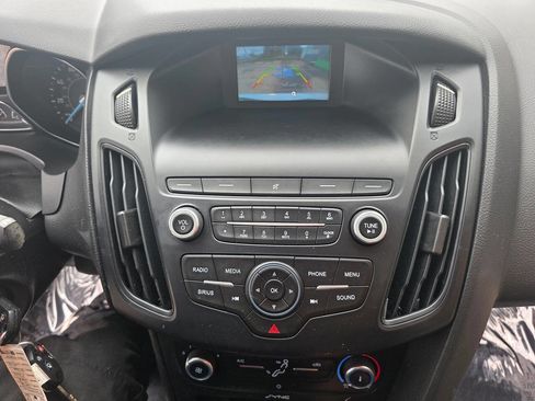 Used 2018 Ford Focus SE image 41