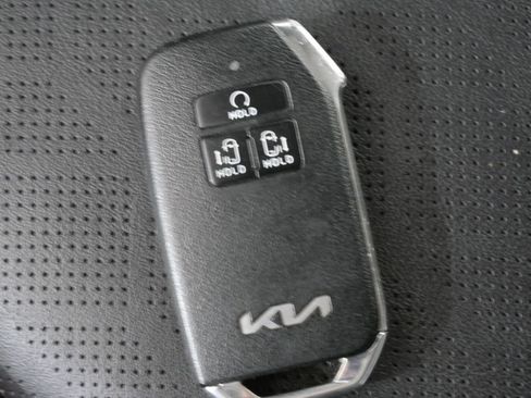 Used 2024 Kia Carnival LX FWD image 31