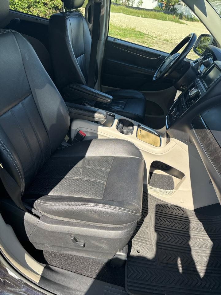 Used 2014 Chrysler Town & Country Touring-L w/ Driver Convenience Group FWD image 23