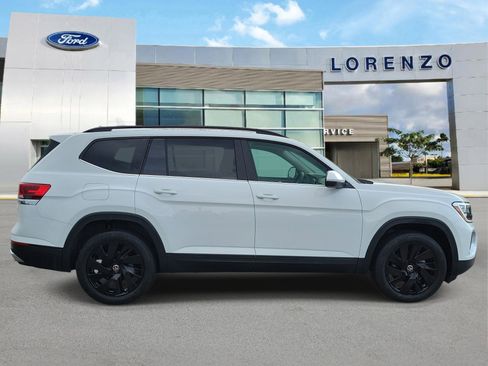 Used 2025 Volkswagen Atlas SE FWD image 4