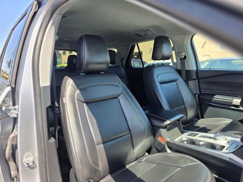 Used 2024 Ford Explorer XLT w/ Equipment Group 202A RWD image 11