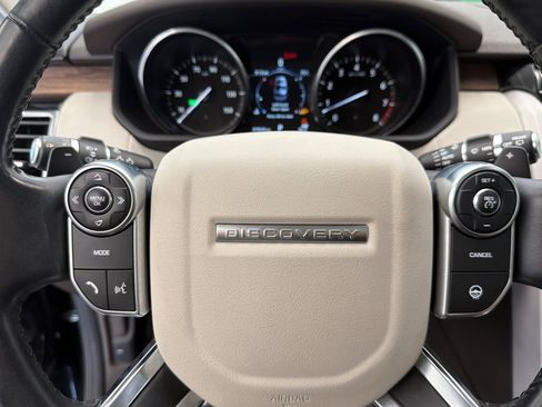 Used 2017 Land Rover Discovery HSE AWD/4WD image 11