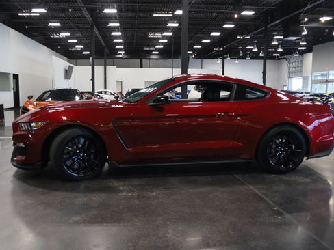 Used 2019 Ford Mustang Shelby GT350 w/ Technology Package RWD image 9