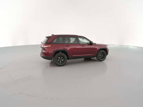 New 2025 Jeep Grand Cherokee Altitude image 13