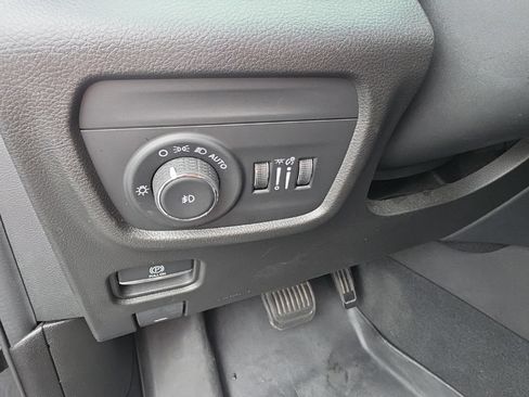 Used 2022 Jeep Grand Cherokee Overland AWD/4WD image 18