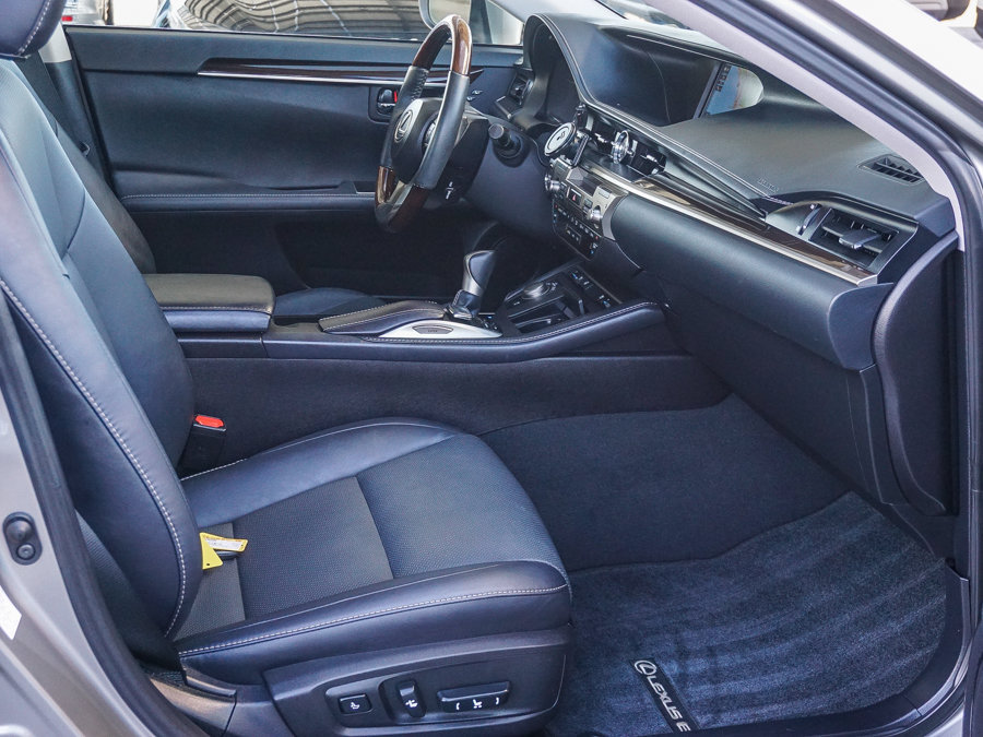 Used 2017 Lexus ES 350 w/ Navigation System Package FWD image 13
