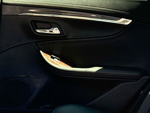 Used 2014 Chevrolet Impala LTZ FWD image 13