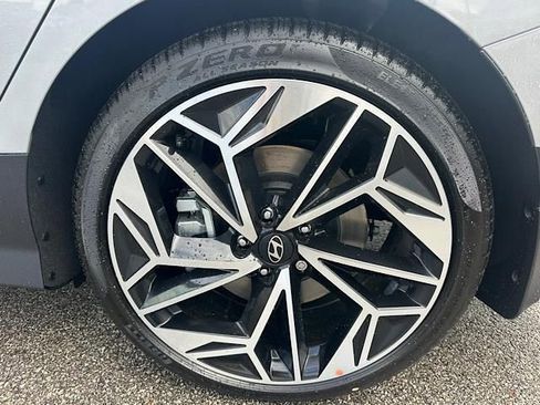 Used 2024 Hyundai Ioniq 6 SEL image 13