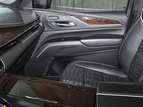 Used 2023 Cadillac Escalade Premium Luxury Platinum AWD/4WD image 43