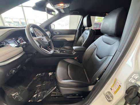 Used 2025 Jeep Compass Limited AWD/4WD image 33