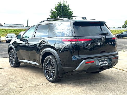 New 2026 Nissan Pathfinder SL w/ SL Premium Package FWD image 6