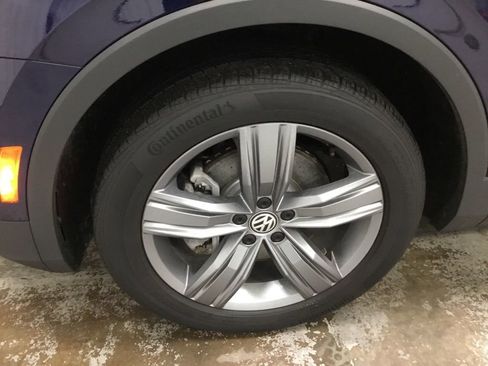 Used 2021 Volkswagen Tiguan SEL image 3