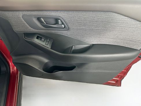 Used 2023 Nissan Rogue S image 29