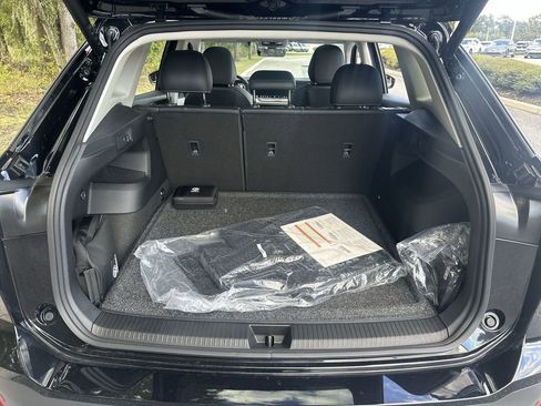 New 2025 Volkswagen Tiguan SE image 24