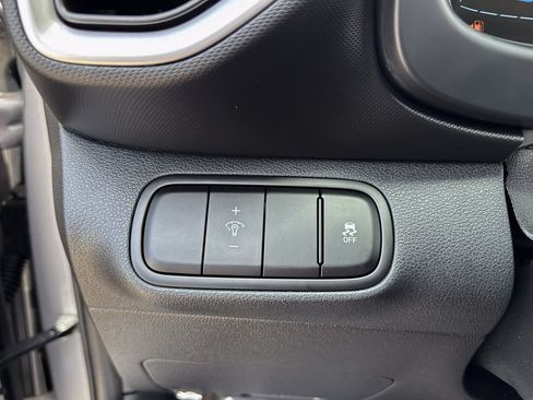 Used 2025 Hyundai Venue SE FWD image 30