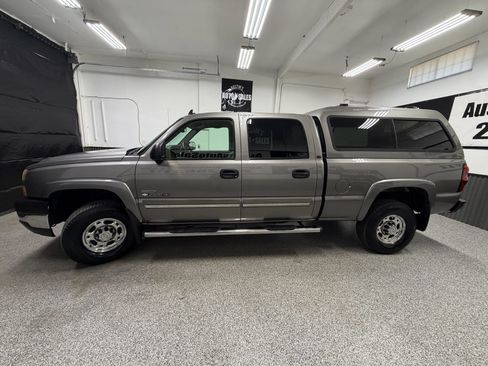 Used 2006 Chevrolet Silverado 2500 LT w/ Heavy-Duty Power Package AWD/4WD image 7