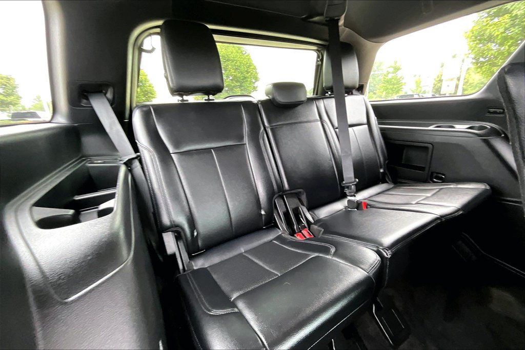 Used 2019 Ford Expedition XLT w/ Equipment Group 201A AWD/4WD image 32