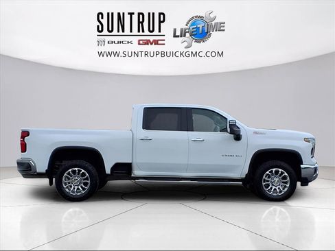 Used 2025 Chevrolet Silverado 2500 LTZ w/ LTZ Premium Package image 3